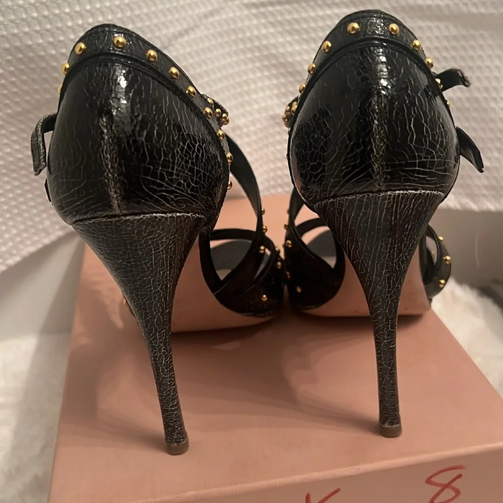 Miu Miu black crackle leather sandals with gold stud details - Picture 6 of 9